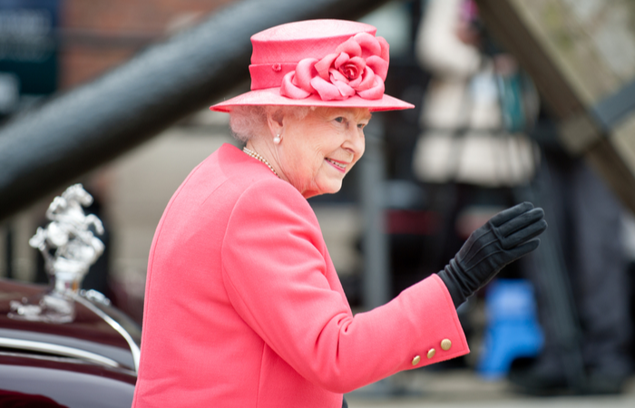 Queen looking for a personal assistant to manage diaries and draft letters